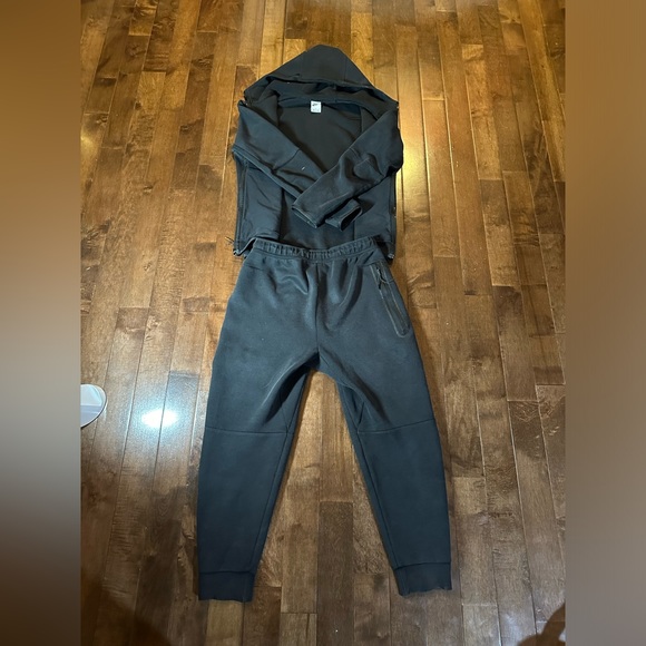 Black Nike Tech Fleece Tracksuit - Picture 2 of 6